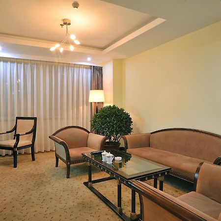 Uiles Hotel Хоххот Екстериор снимка