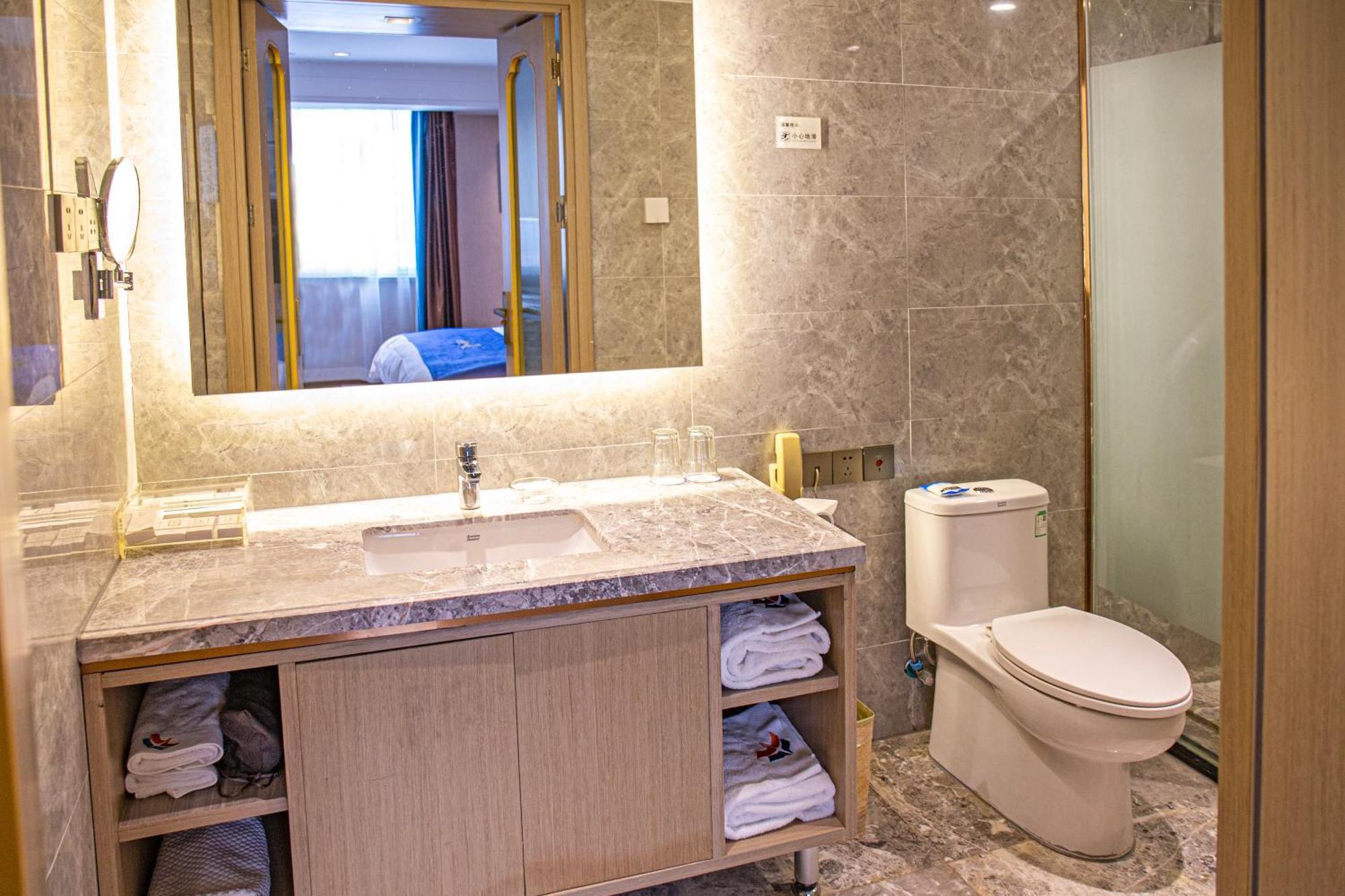 Uiles Hotel Хоххот Екстериор снимка