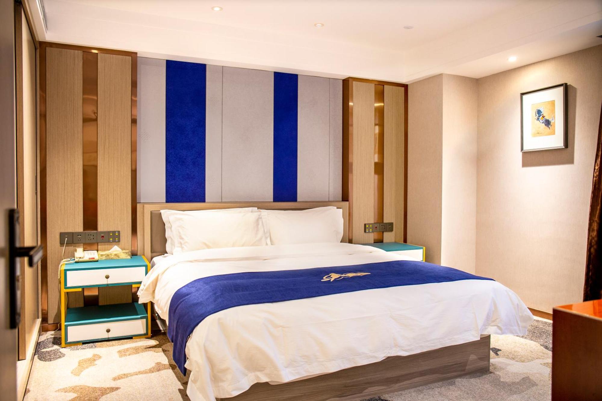 Uiles Hotel Хоххот Екстериор снимка